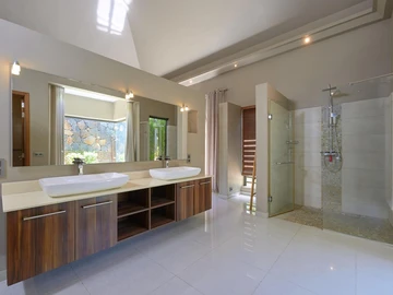 5 Bedroom Villa