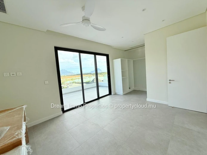 Amazing Beachfront Penthouse With Sea & Mountain View At Black River - Mauritius
