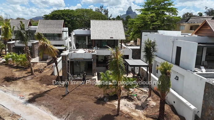 Unique ! Beachfront Villa With Lagoon View, Morne & 5* Hotel Access In The West - Mauritius