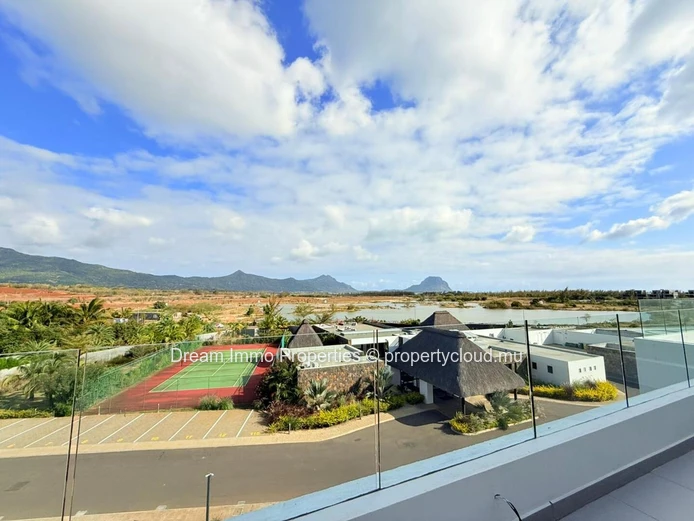 Amazing Beachfront Penthouse With Sea & Mountain View At Black River - Mauritius
