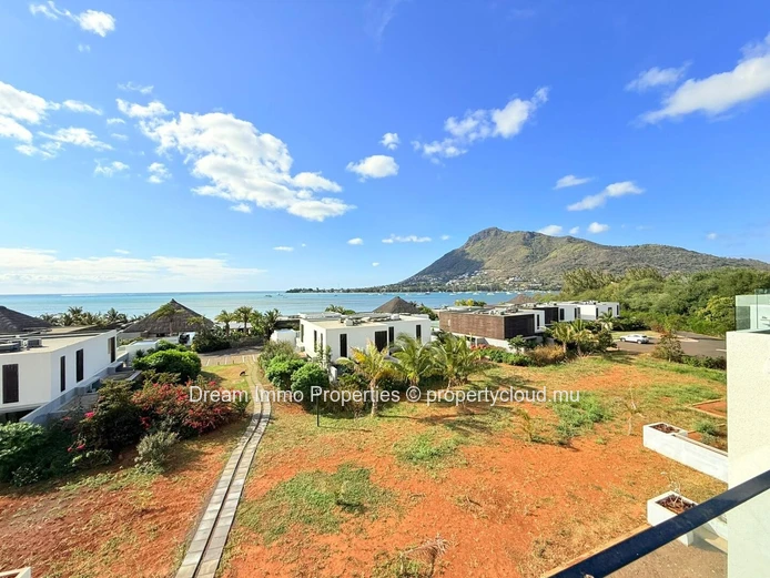 Amazing Beachfront Penthouse With Sea & Mountain View At Black River - Mauritius