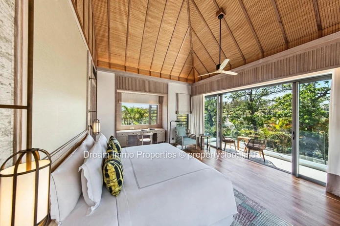 Spacious 4-Bedroom Beachfront Villa With 5*-Hotel Access Close To Blue Bay – Mauritius