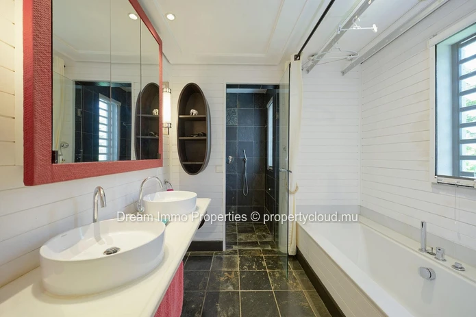 Stunning Tropical-Style Villa With Access To Club Med Plantation D'albion Hotel - Mauritius