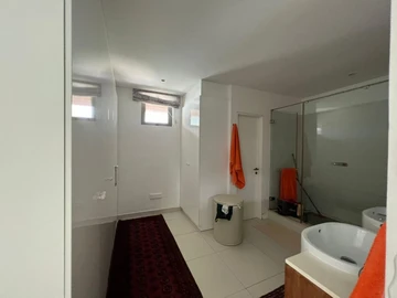 5 Bedroom Villa