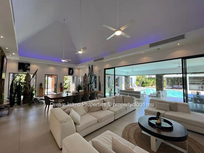 Stunning Balinese-Style Villa With Huge Pool In Grand Baie - Mauritius