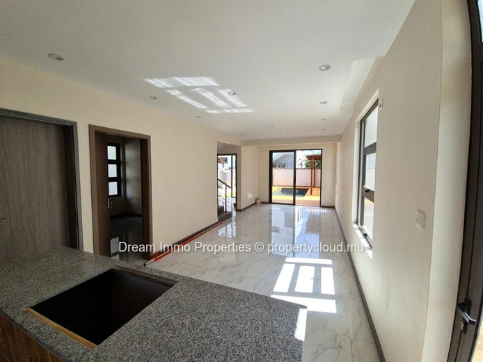 Villa Neuve De 4 Chambres Bien Située A Pereybere – Ile Maurice
