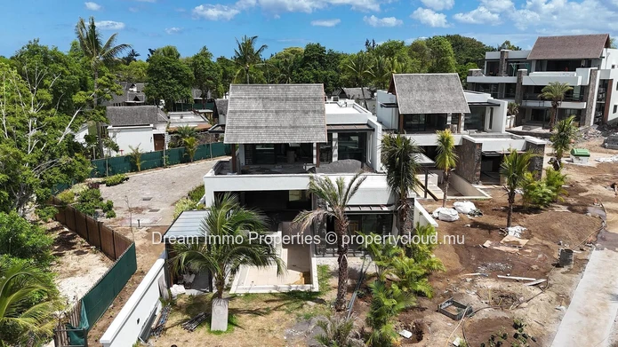 Unique ! Beachfront Villa With Lagoon View, Morne & 5* Hotel Access In The West - Mauritius
