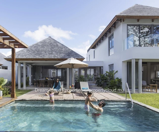 Spacious 4-Bedroom Beachfront Villa With 5*-Hotel Access Close To Blue Bay – Mauritius