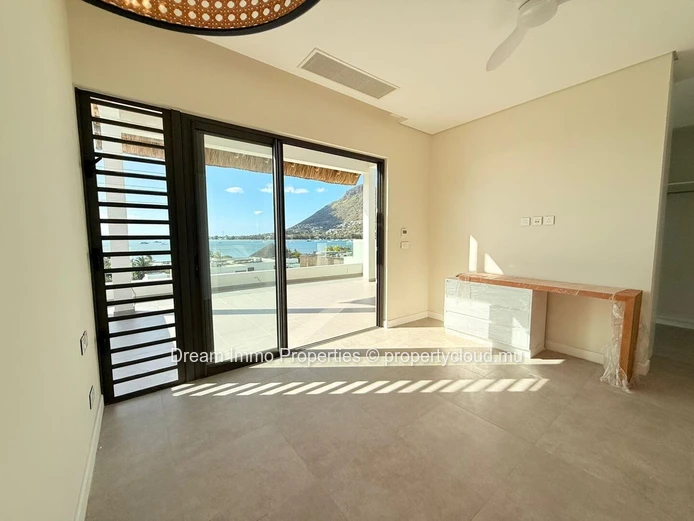 Amazing Beachfront Penthouse With Sea & Mountain View At Black River - Mauritius