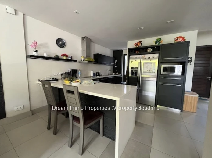  3-Bedroom Duplex With Private Pontoon In An Exclusive Marina At Black River - Mauritius