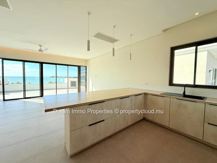 Amazing Beachfront Penthouse With Sea & Mountain View At Black River - Mauritius