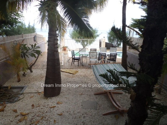 Pieds Dans L'eau ! Grand Terrain Residentiel Sur La Mer A Tamarin – Ile Maurice