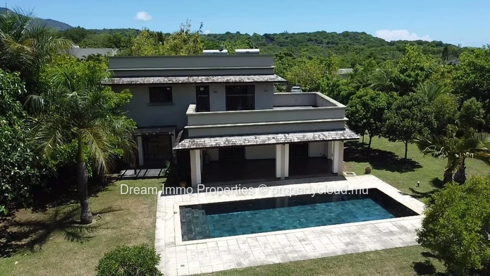 Villa D’Exception Sur Un Grand Terrain Avec Vue Dégagée À Rivière Noire - Ile Maurice