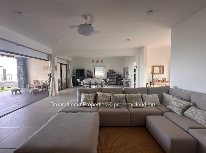 Great Opportunity! 2-Bedroom Villa In Jardin D’Anna Residence In Flic En Flac – Mauritius