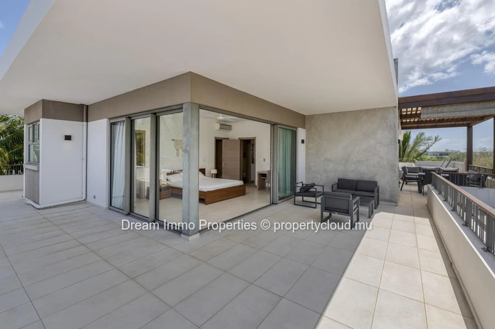Penthouse With Golf View & Direct Sea Access In Mont Choisy - Mauritius