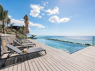 5 Bedroom Villa