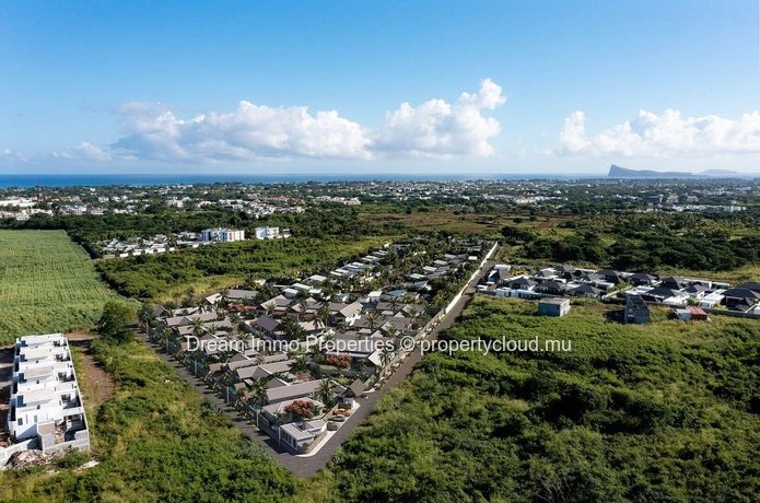 Beautiful Villas Under Construction With Private Pool Close To The Sea In Grand Baie - Mauritius