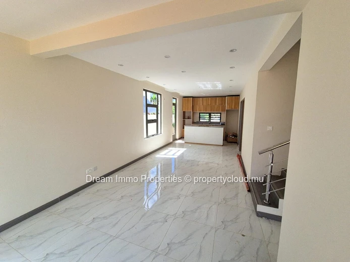 Villa Neuve De 4 Chambres Bien Située A Pereybere – Ile Maurice