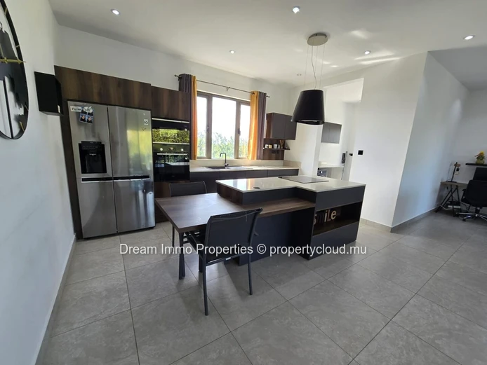 Stunning 3-Bedroom Sea View Penthouse Only 5 Mins From Pereybere Beach - Mauritius