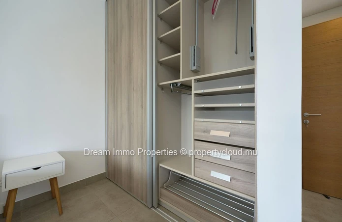 Contemporary Furnished Apartment With Pool View In Choisy-Les-Bains - Mauritius