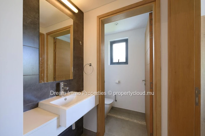 Contemporary Furnished Apartment With Pool View In Choisy-Les-Bains - Mauritius