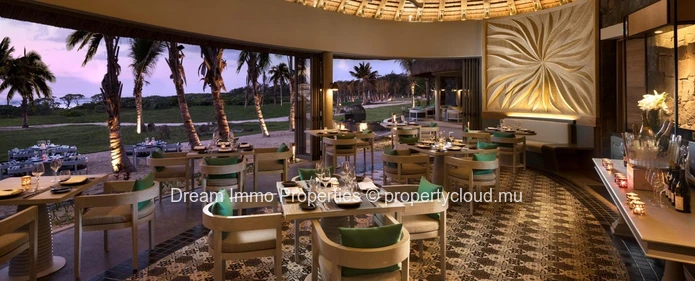 Spacious 4-Bedroom Beachfront Villa With 5*-Hotel Access Close To Blue Bay – Mauritius