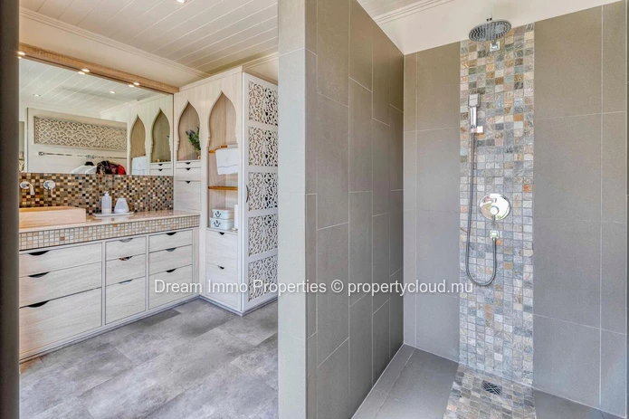 Elegant Tropical Villa On A Huge 1,045 Sqm Land In Clos Du Littoral 2 In Grand Baie