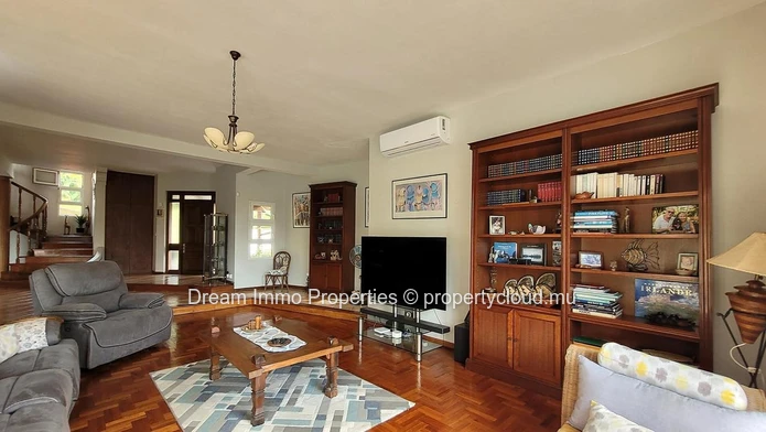 Sea View Villa On 1,150 Sqm Land In Tamarin - Flic En Flac