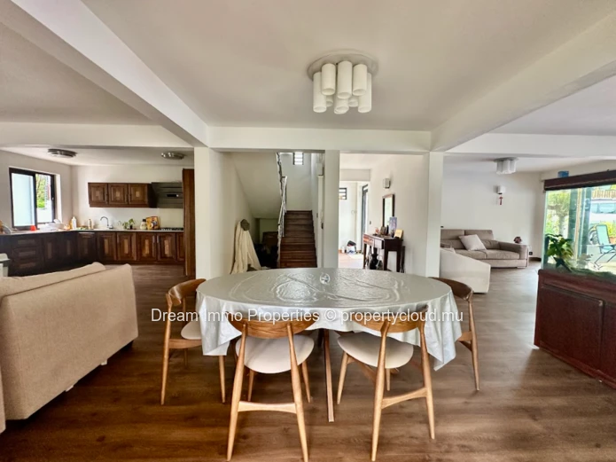 Beautiful 3-Bedroom Villa With Rooftop & Sea View In Flic En Flac – Mauritius