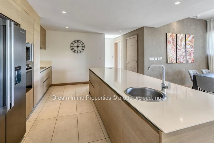 Penthouse With Golf View & Direct Sea Access In Mont Choisy - Mauritius