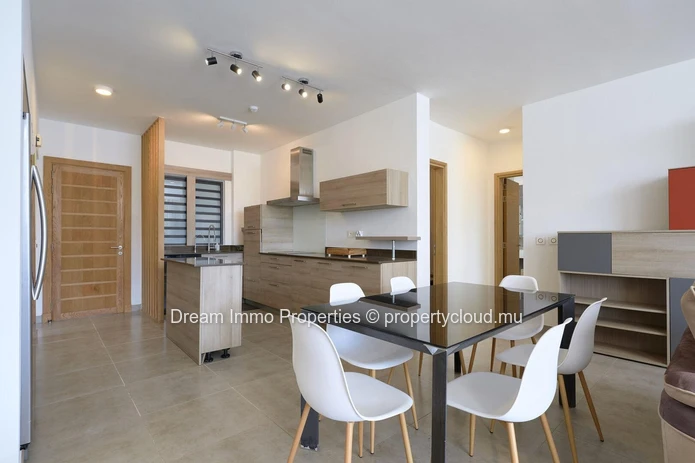 Contemporary Furnished Apartment With Pool View In Choisy-Les-Bains - Mauritius