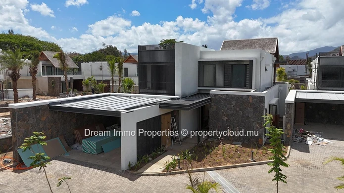 Unique ! Beachfront Villa With Lagoon View, Morne & 5* Hotel Access In The West - Mauritius