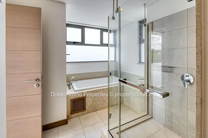 Penthouse With Golf View & Direct Sea Access In Mont Choisy - Mauritius