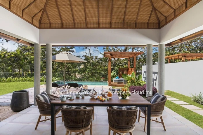 Spacious 4-Bedroom Beachfront Villa With 5*-Hotel Access Close To Blue Bay – Mauritius