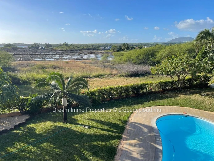 Sea View Villa On 1,150 Sqm Land In Tamarin - Flic En Flac