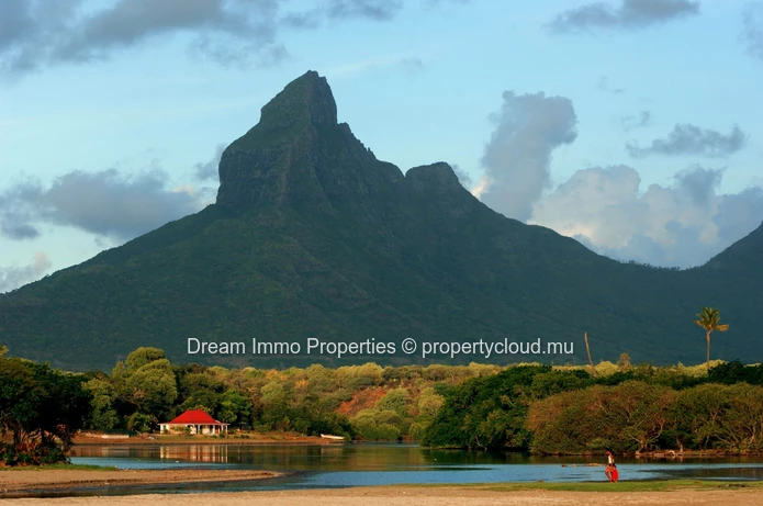 Superbe Appartement Construit De 2 Chambres A Tamarin – Ile Maurice