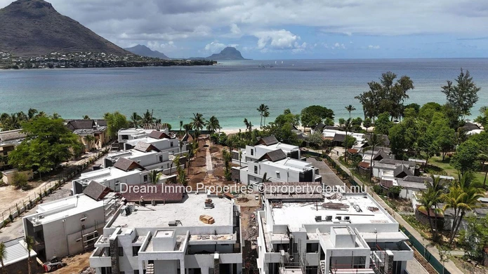 Unique ! Beachfront Villa With Lagoon View, Morne & 5* Hotel Access In The West - Mauritius
