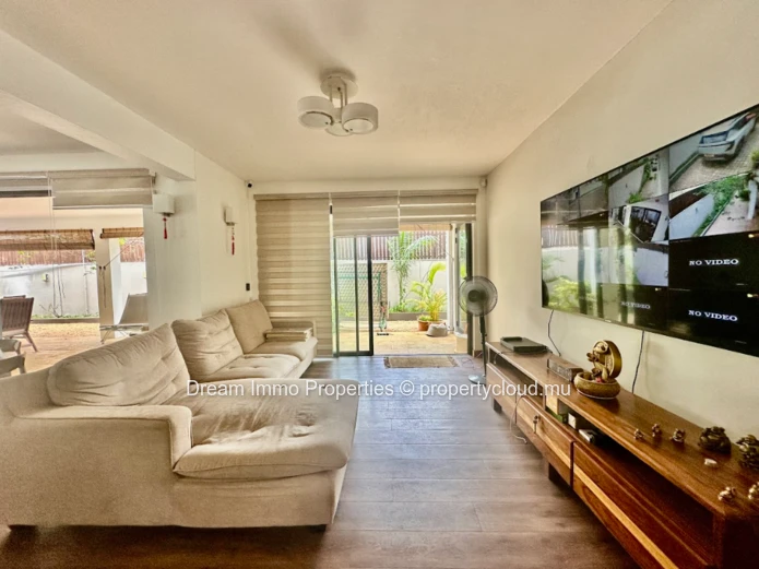Beautiful 3-Bedroom Villa With Rooftop & Sea View In Flic En Flac – Mauritius