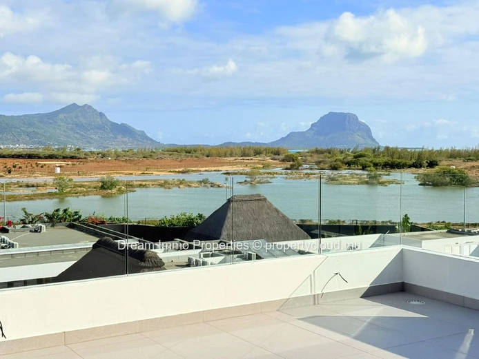 Amazing Beachfront Penthouse With Sea & Mountain View At Black River - Mauritius