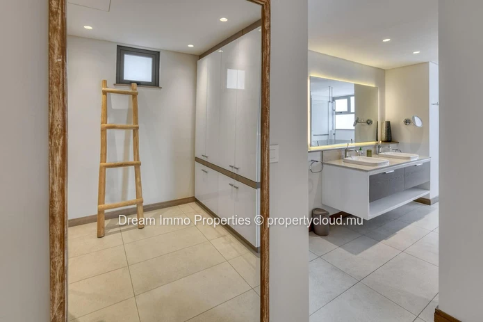 Penthouse With Golf View & Direct Sea Access In Mont Choisy - Mauritius