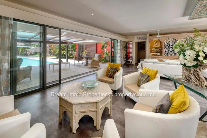 Elegant Tropical Villa On A Huge 1,045 Sqm Land In Clos Du Littoral 2 In Grand Baie