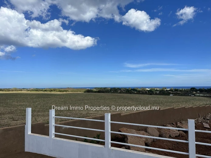 200M From The Sea! Amazing 3-Bedroom Villa With Beautiful Sea View Over Albion – Mauritius