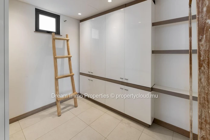 Penthouse With Golf View & Direct Sea Access In Mont Choisy - Mauritius