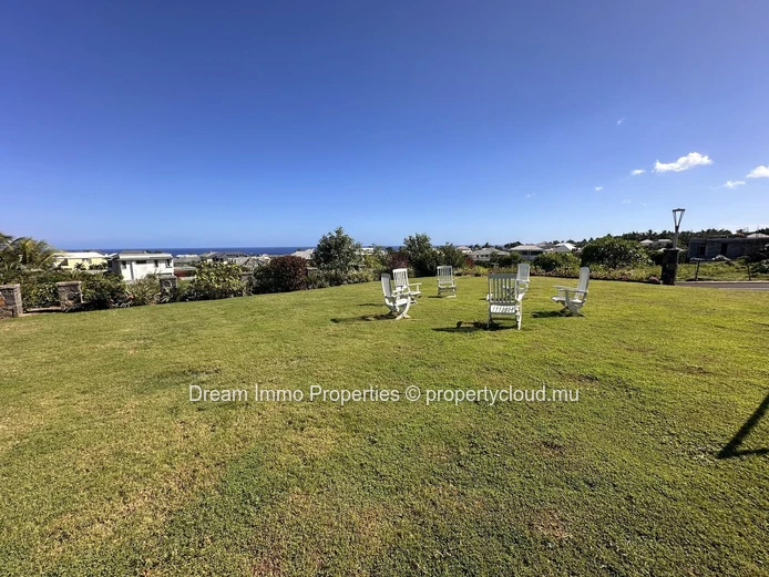 Vue Mer & Montagne ! Terrain Residentiel Aux Jardins D’Anna A Flic En Flac – Ile Maurice