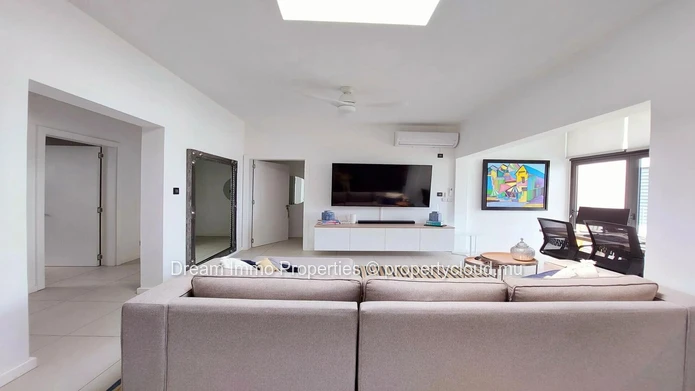 Stunning Mountain And Sea Views! Penthouse With Private Rooftop In Tamarin – Mauritius