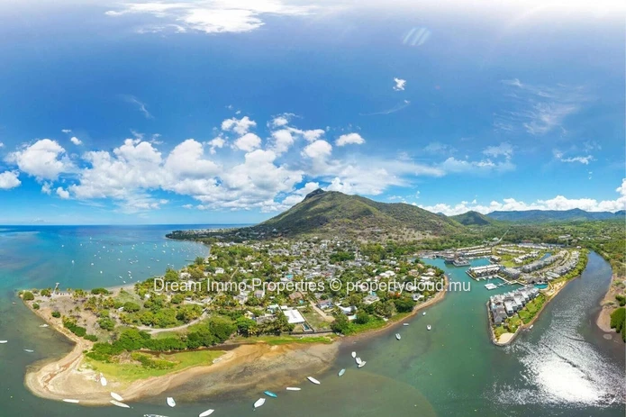  3-Bedroom Duplex With Private Pontoon In An Exclusive Marina At Black River - Mauritius