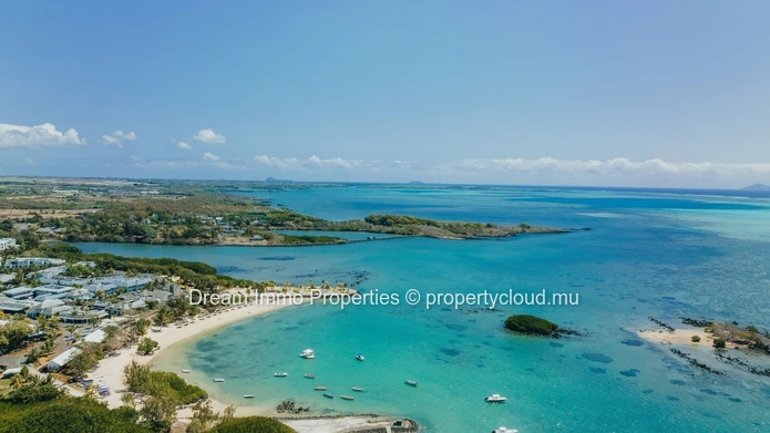 Beautiful 3-Bedroom Apartment In A Residence With Hotel & Golf In Azuri - Mauritius