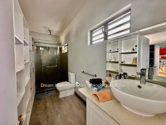 Beautiful 3-Bedroom Villa With Rooftop & Sea View In Flic En Flac – Mauritius