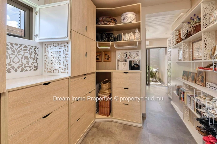 Elegant Tropical Villa On A Huge 1,045 Sqm Land In Clos Du Littoral 2 In Grand Baie