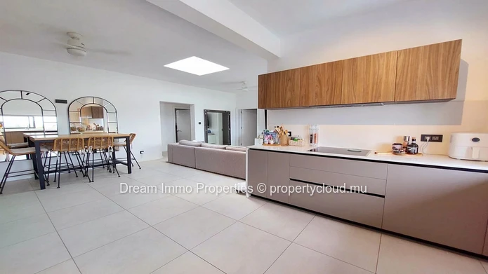Stunning Mountain And Sea Views! Penthouse With Private Rooftop In Tamarin – Mauritius